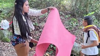 Hikers get lost in the jungle and have sex in the open air.