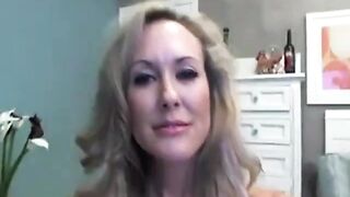 Milf Pornstar Plays With Dildo On Webcam -2