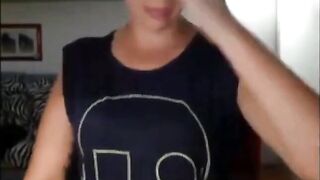 Gorgeous Short-Haired Webcam Girl