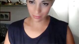 Gorgeous Short-Haired Webcam Girl
