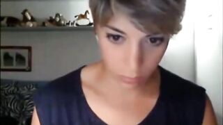 Gorgeous Short-Haired Webcam Girl