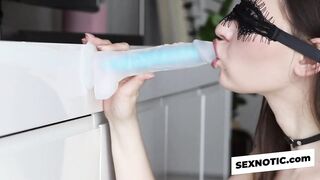 Blowjob 101: Amateur Babe's Kinky Solo Webcam Show