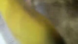 Große Titten Deutsche 18-jährige Masturbiert mit Banane