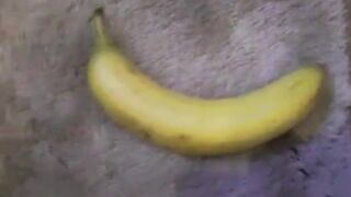 Große Titten Deutsche 18-jährige Masturbiert mit Banane