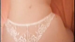 Mature French MILF en string blanc - Petit Cul Amatrice