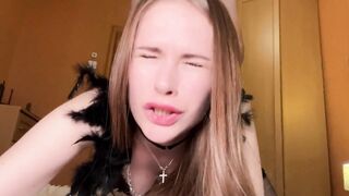 Моя сводная сестра купила новое бельё для своего парня. Я не удержался и трахнул её