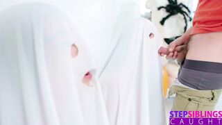 Molly Little & Lana Smalls Give Stepbro every Inch of their Halloween Spirit -S27:E6