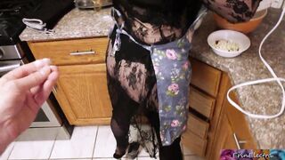 Stepmom fucked while baking cupcakes