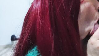 Follo con la hermana de mi amigo mientras el juega en su celular