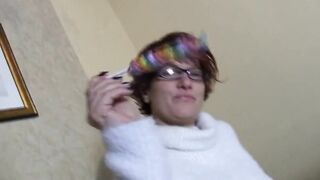 Heiße deutsche MILF bringt sich selbst zum Kommen!