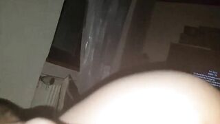 Deutsches Creampie-Dogging mit kleinen Titten