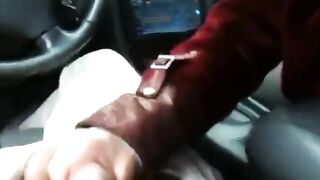 Russian Amateur Gives Blowjob in a Car During Lunch Break