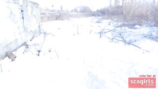 Teen Schoolgirl Gives Risky Public Blowjob in the Park