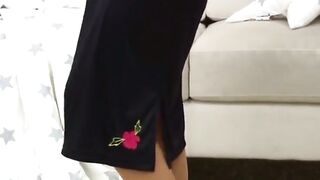 Deutsche brünette MILF probiert Unterwäsche an