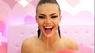 Hot Chick Deepthroats Pink Dildo on Webcam