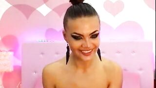 Hot Chick Deepthroats Pink Dildo on Webcam