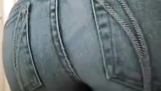 Amateur Webcam: Beautiful Babe's Gassy Butt