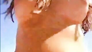 Sara, svensk strandamatör med stora tillgångar