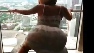 Chyna Hall's Super Booty Twerk - OMG!