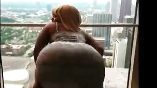 Chyna Hall's Super Booty Twerk - OMG!