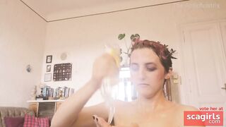 Big-Ass Babe Gets Wet and Messy on Cam!