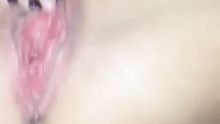 Squirting italiana si masturba e eiacula