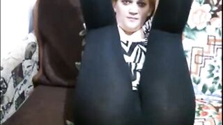 Spandex-clad camgirl wants you to cum on her yoga leggings.