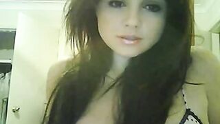 Gorgeous Girl Pleasures Herself on Webcam