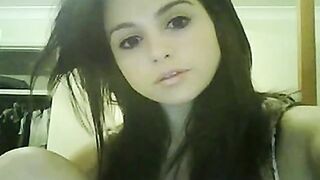 Gorgeous Girl Pleasures Herself on Webcam