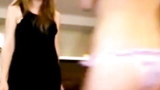 Deux superbes sœurs blondes s'amusent en webcam