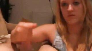 Girl gives an amazing handjob - Amateur Homemade Video