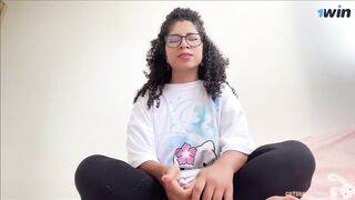 POV: Tu hermanastra quiere llevarse mejor contigo