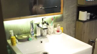 StepMom Invite Me To The Shower, Thanks God , That Dad Didnot See