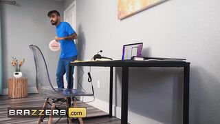 BRAZZERS - Gorgeous College Girl Elsie Tries To Hide Her Moans As She Get Drilled By Her Stepbro