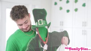 Braylin Baileys Gets a Surprise Fuck from a Leprechaun Glory Hole with Stepbro - S28:E6