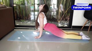 Distracted step-sister from yoga class and pumped her mouth full of cum - Valeria Sladkih