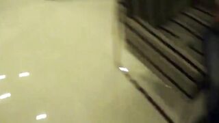 Lucky Guy schlängelt sich mit vollbusiger deutscher Blondine für tiefe Blow