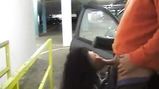 Deutscher Amateur-Blowjob im Parkhaus