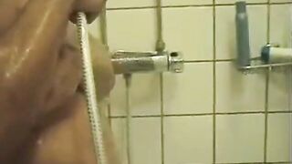 Swedish Amatcher Vera får en speciell massage från Samson -2