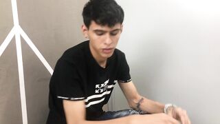 while my parents are not at home, my stepsister is serving my big cock TUflacasex