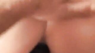 German Amateur mit kleinem Pony