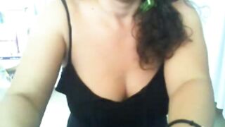 Deliciosa Madura se Masturba en el Trabajo