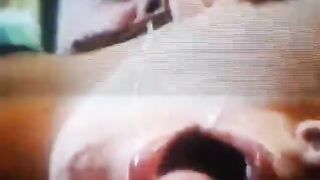 Dansk PIA i latexdragt vil have din sæd