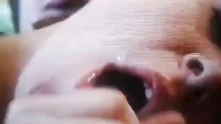 Dansk PIA i latexdragt vil have din sæd