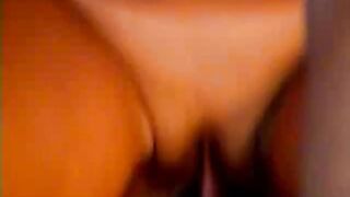 Russian Amateur Fists Herself on Webcam