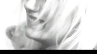 Swedish Blonde Louisa tar på sig en BBC