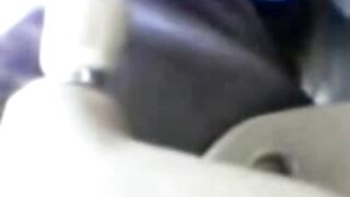 Arab Babe in Baju Kurung Gives Blowjob