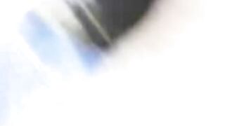 Arab Babe in Baju Kurung Gives Blowjob