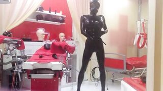 Kylies Latex Webcam Show: BDSM Fun im Studio