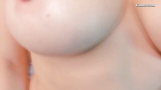 Slim Babe Rub and Finger Her Tight Sweet Pussy